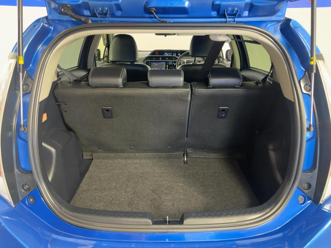 Photo '14' of Toyota Aqua