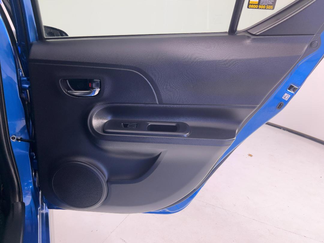 Photo '19' of Toyota Aqua