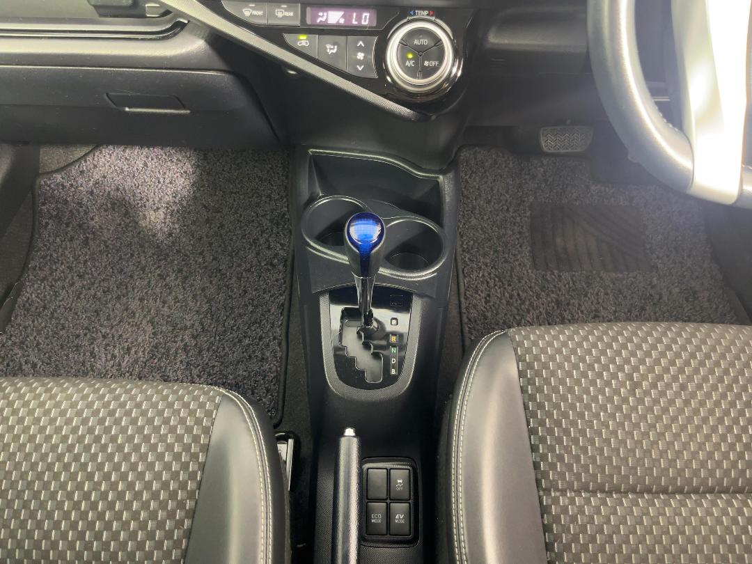 Photo '18' of Toyota Aqua