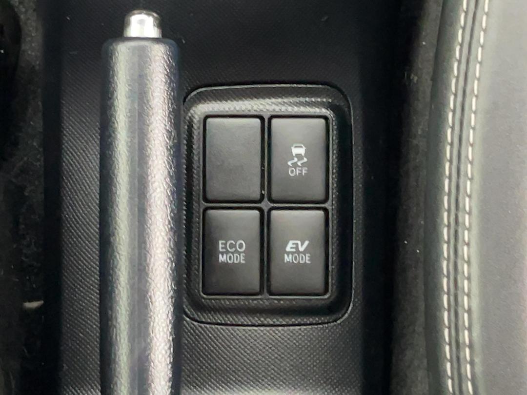 Photo '28' of Toyota Aqua