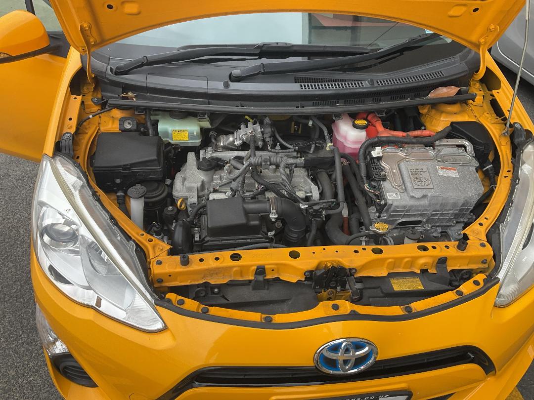 Photo '16' of Toyota Aqua Photo '16' of Toyota Aqua