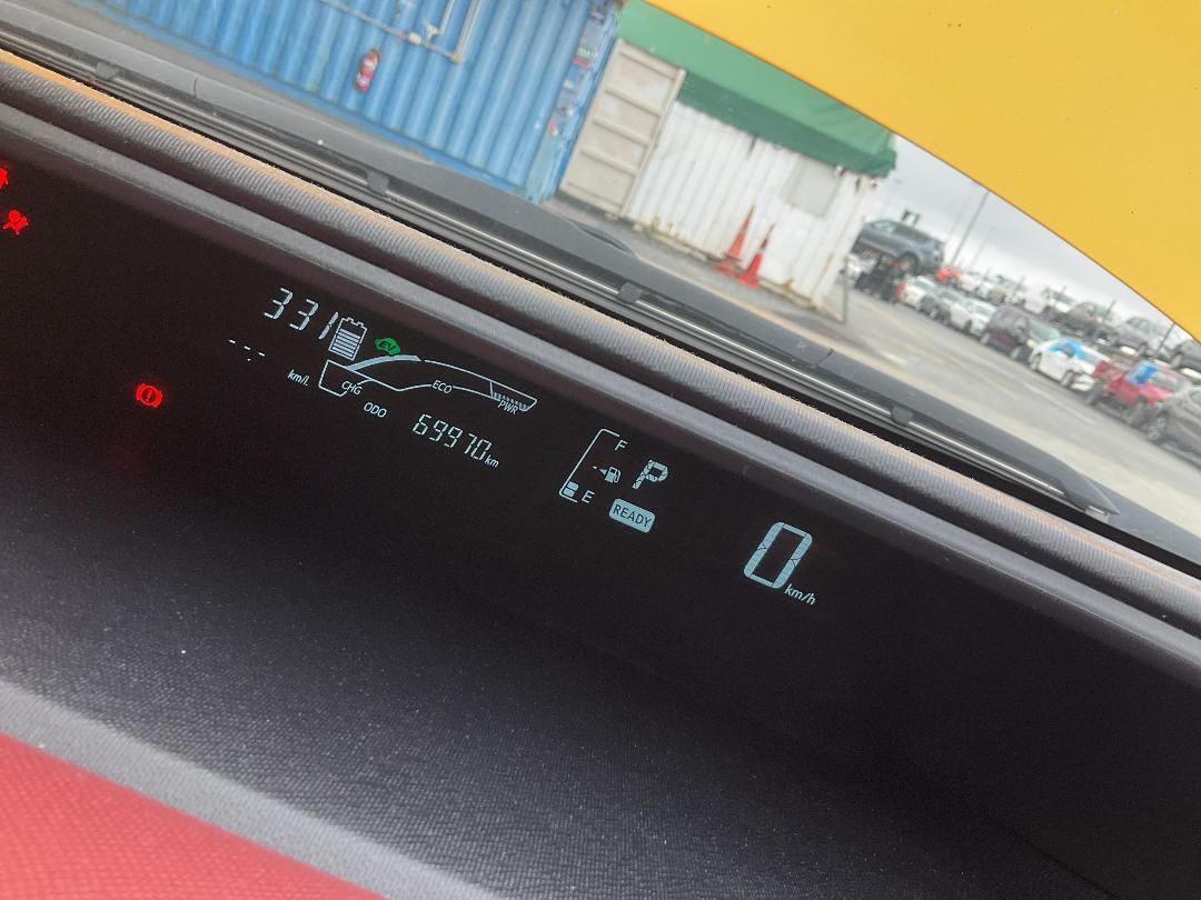 Photo '18' of Toyota Aqua Photo '18' of Toyota Aqua