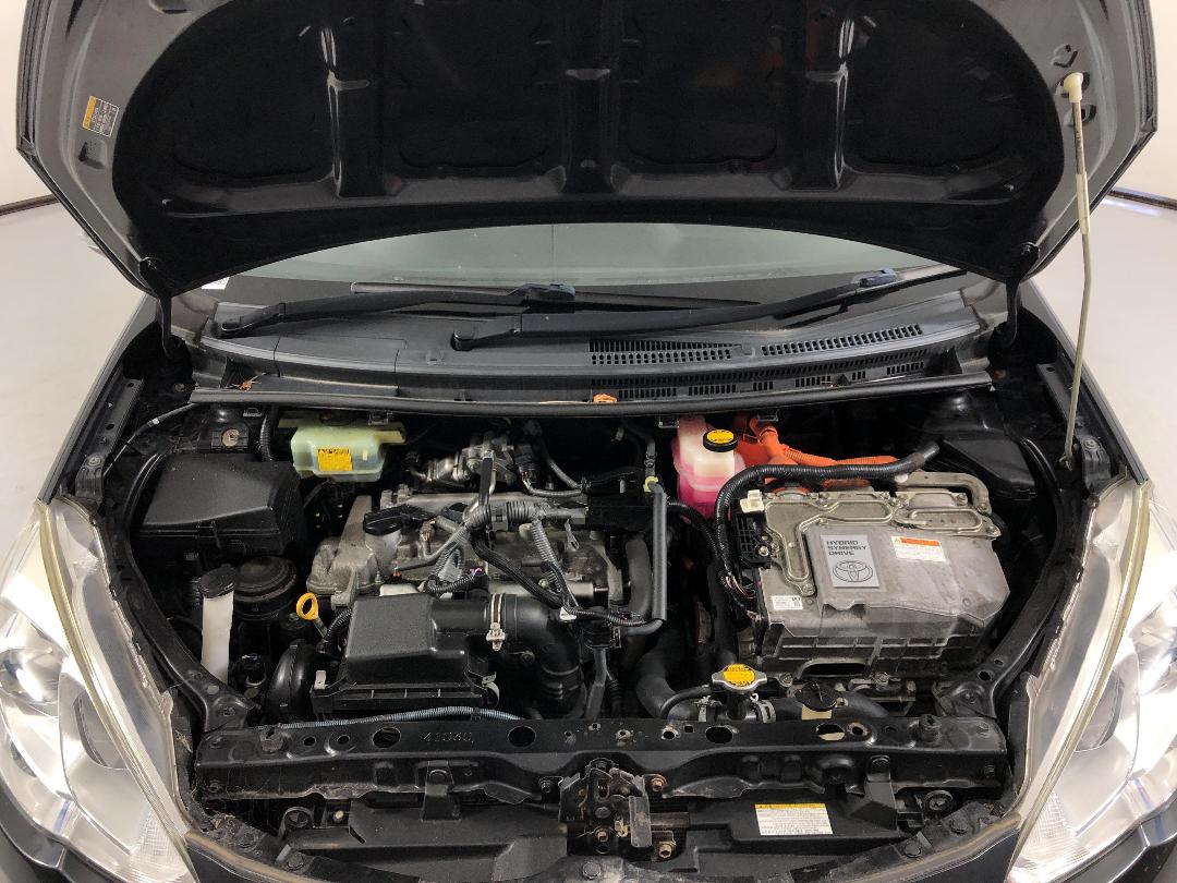 Photo '6' of Toyota Aqua Hybrid