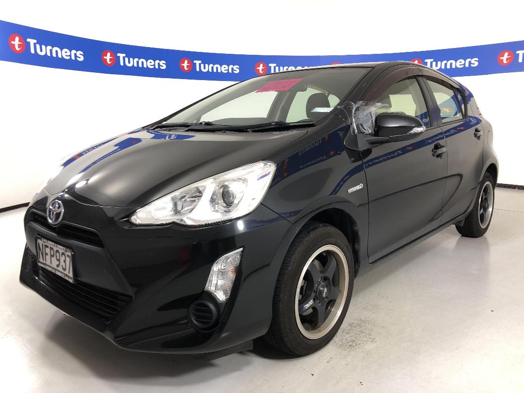 Photo '4' of Toyota Aqua Hybrid