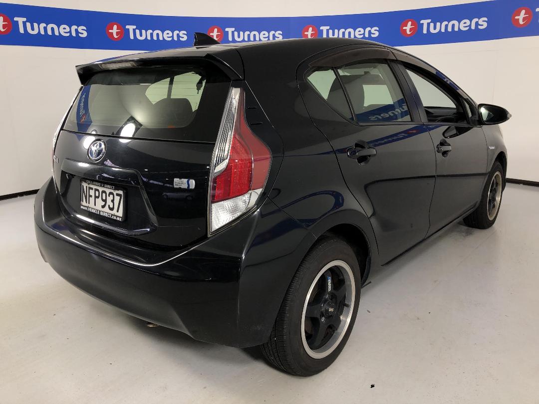 Photo '7' of Toyota Aqua Hybrid