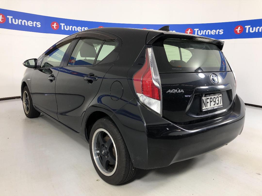 Photo '10' of Toyota Aqua Hybrid