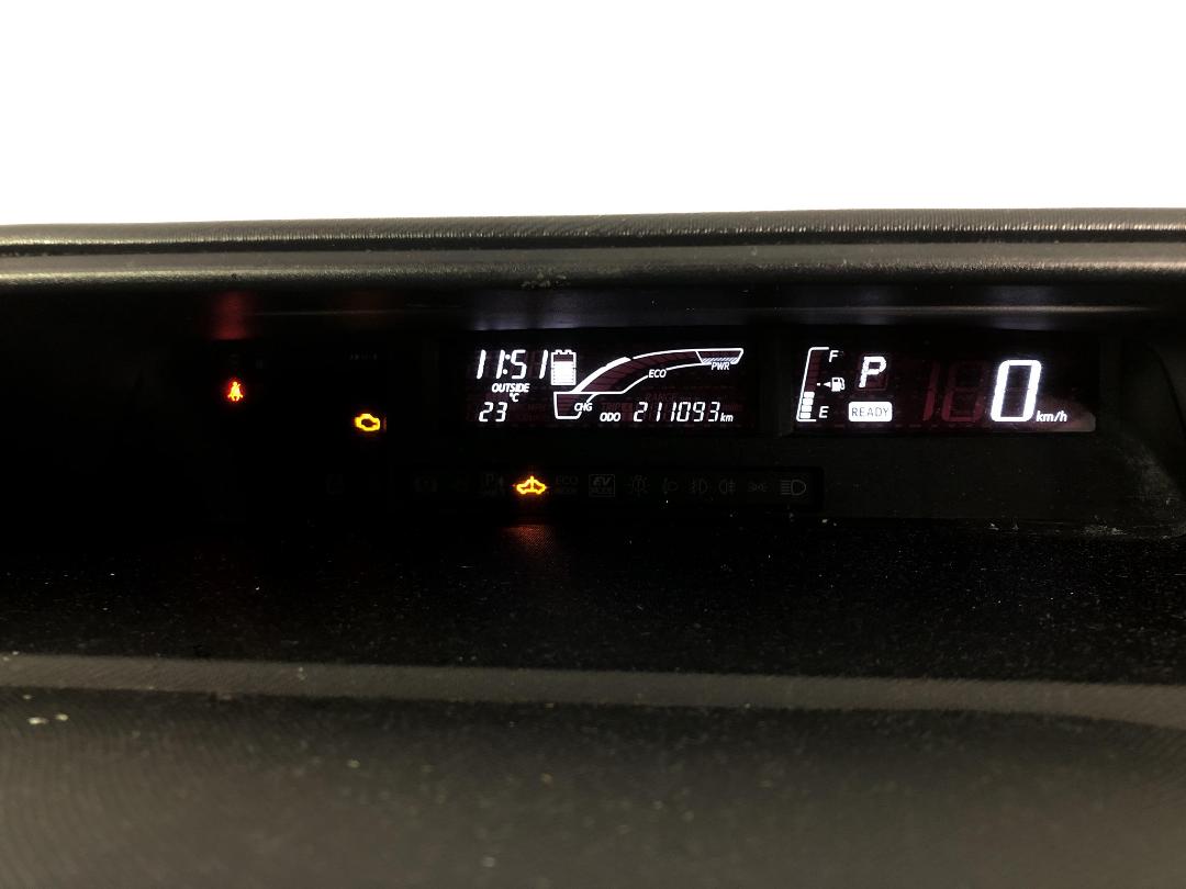 Photo '16' of Toyota Aqua Hybrid