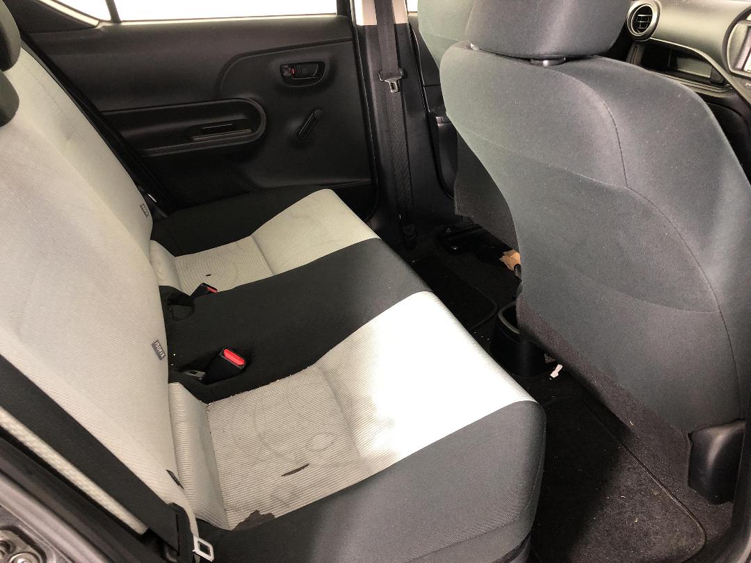 Photo '18' of Toyota Aqua Hybrid