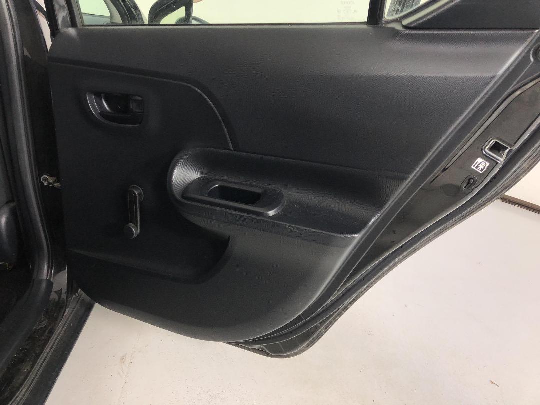 Photo '17' of Toyota Aqua Hybrid