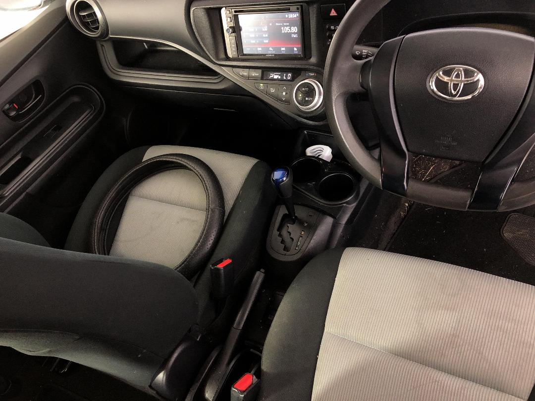 Photo '19' of Toyota Aqua Hybrid