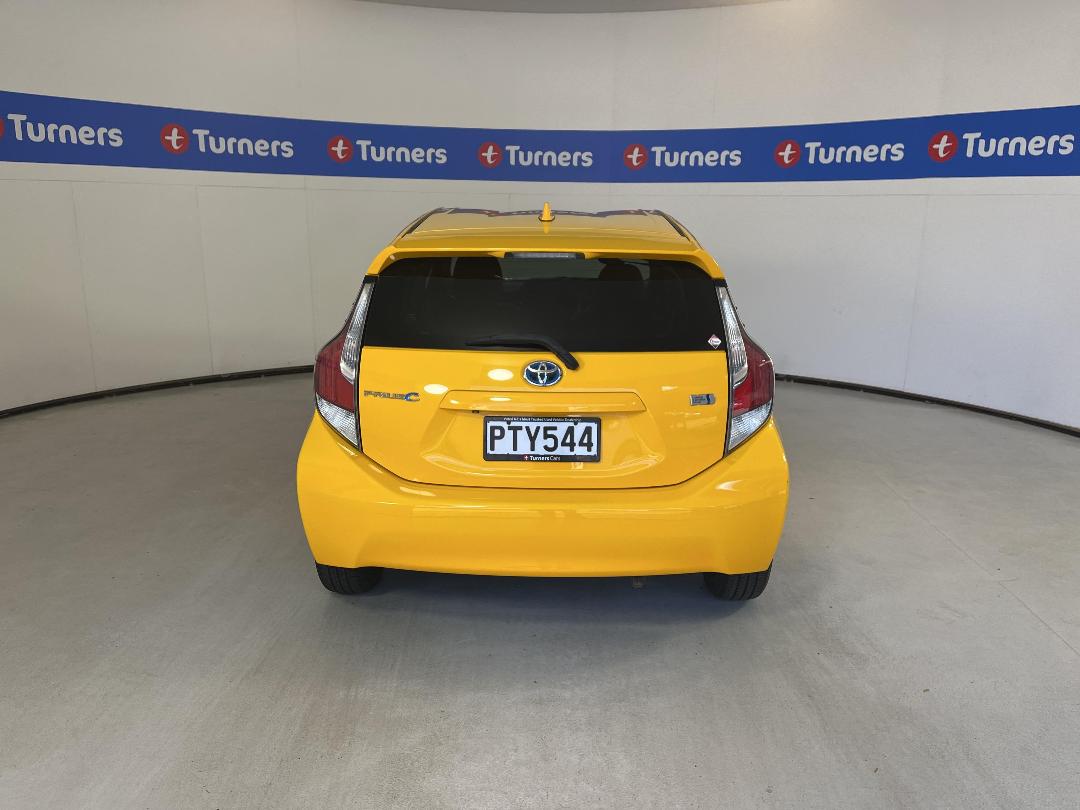 Photo '6' of Toyota Aqua