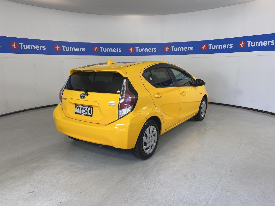 Photo '7' of Toyota Aqua