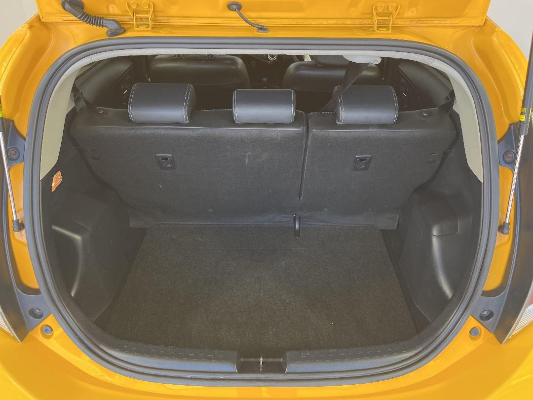 Photo '14' of Toyota Aqua