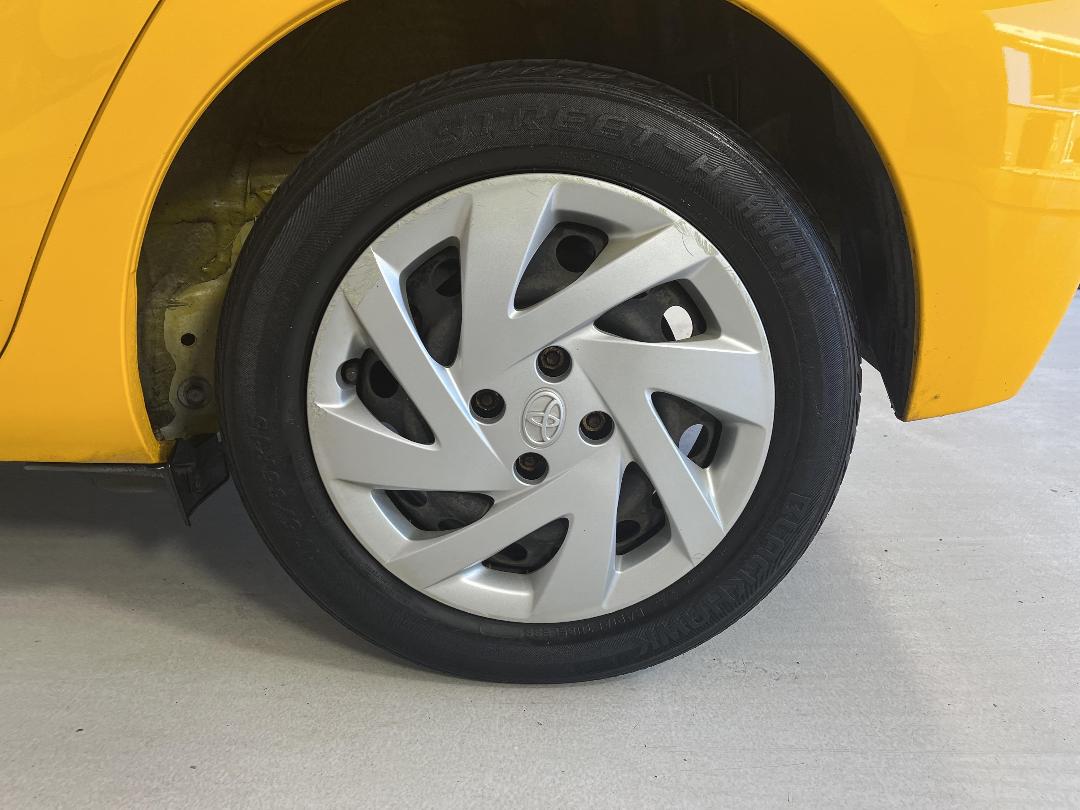 Photo '11' of Toyota Aqua