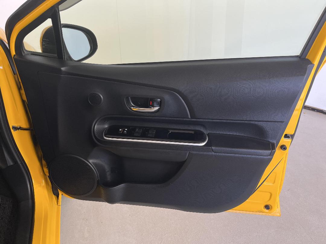 Photo '15' of Toyota Aqua