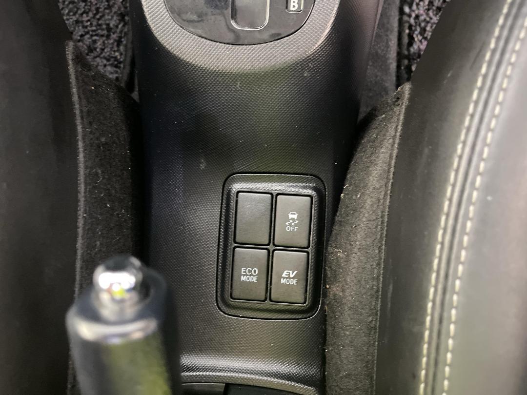 Photo '29' of Toyota Aqua