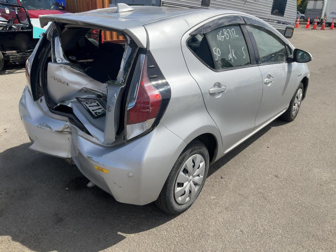 Photo '6' of Toyota Aqua Hybrid