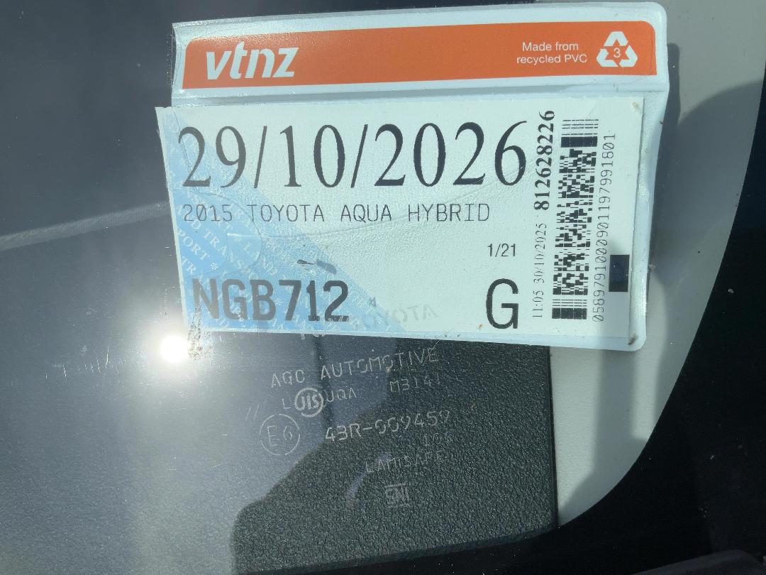 Photo '18' of Toyota Aqua Hybrid