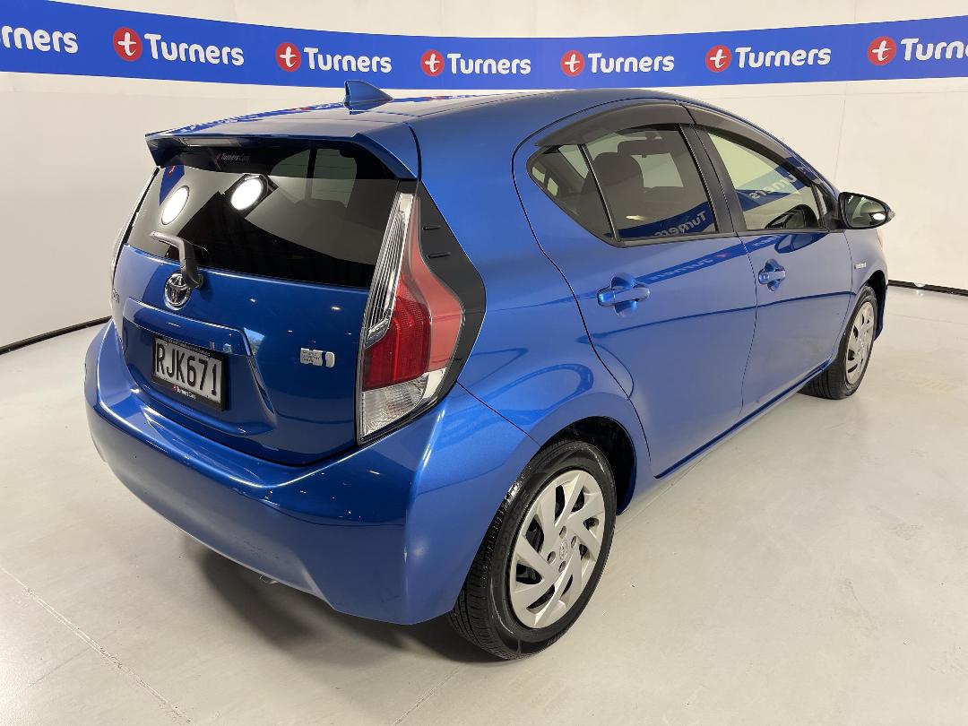 Photo '7' of Toyota Aqua