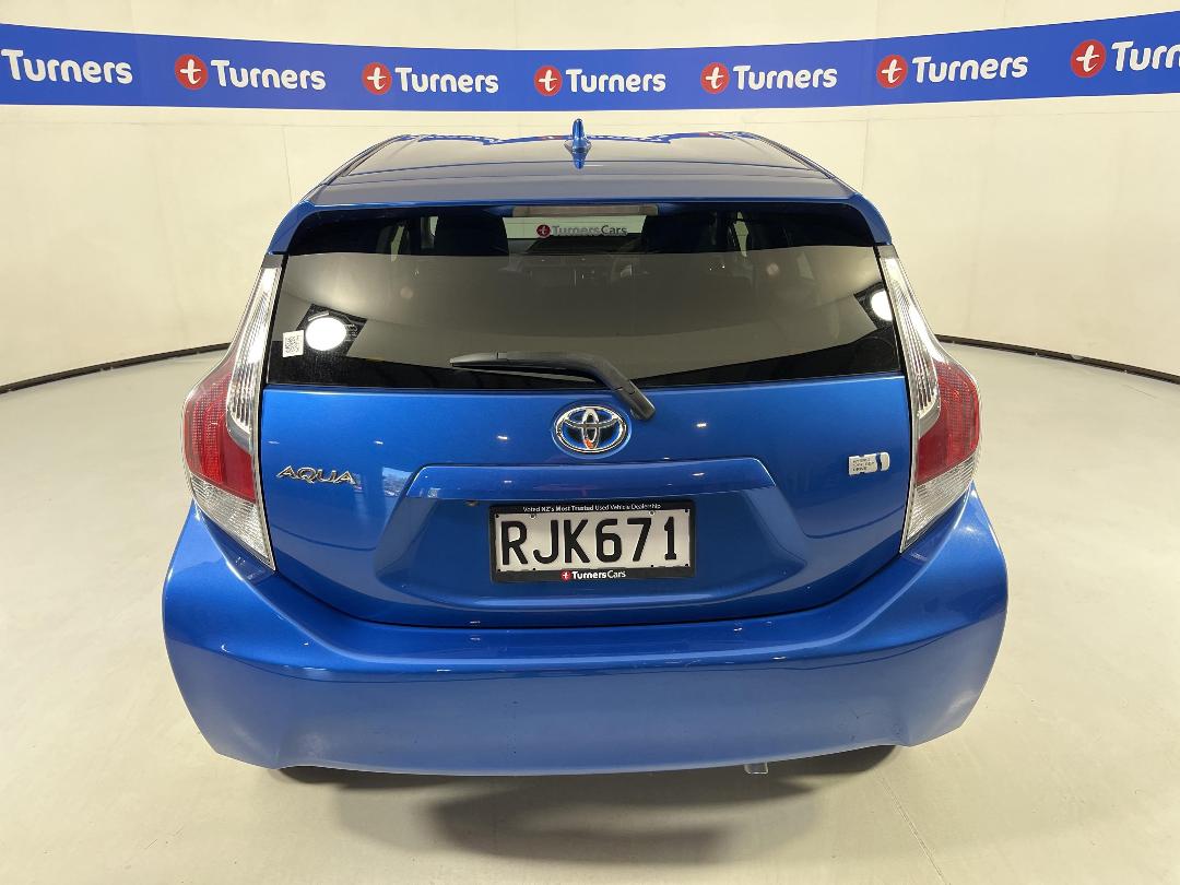 Photo '6' of Toyota Aqua