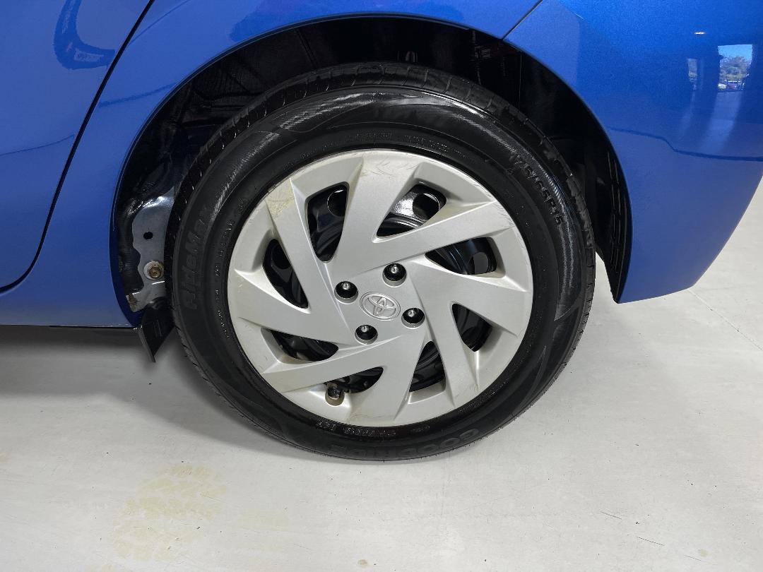 Photo '11' of Toyota Aqua