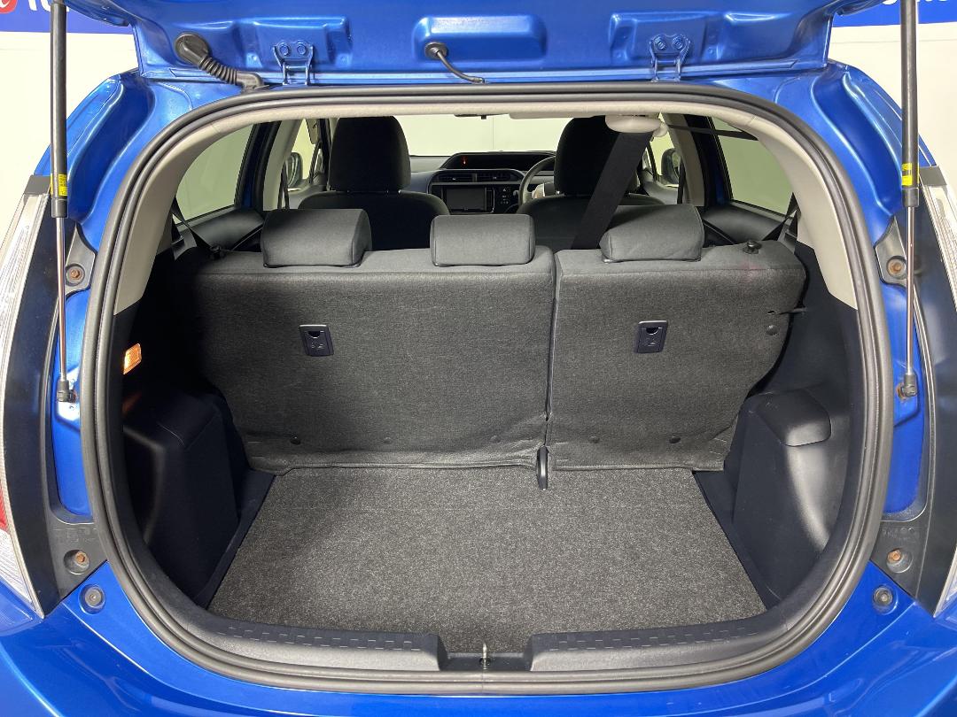 Photo '14' of Toyota Aqua