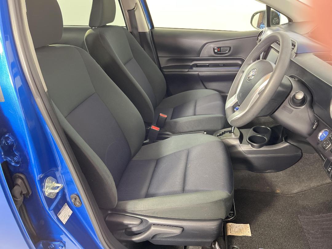 Photo '16' of Toyota Aqua