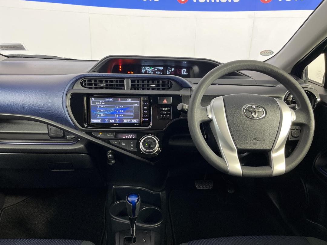 Photo '17' of Toyota Aqua