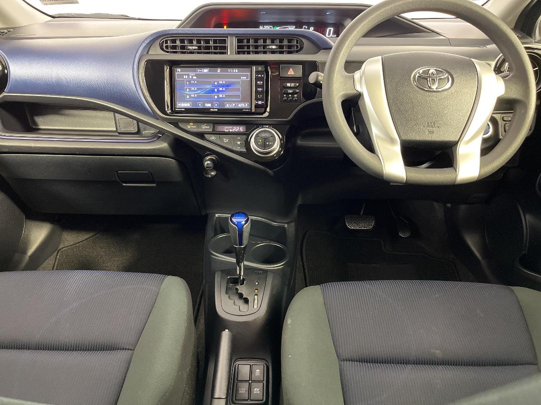 Photo '18' of Toyota Aqua