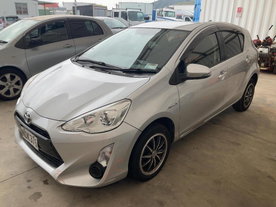 Photo '3' of Toyota Aqua Hybrid