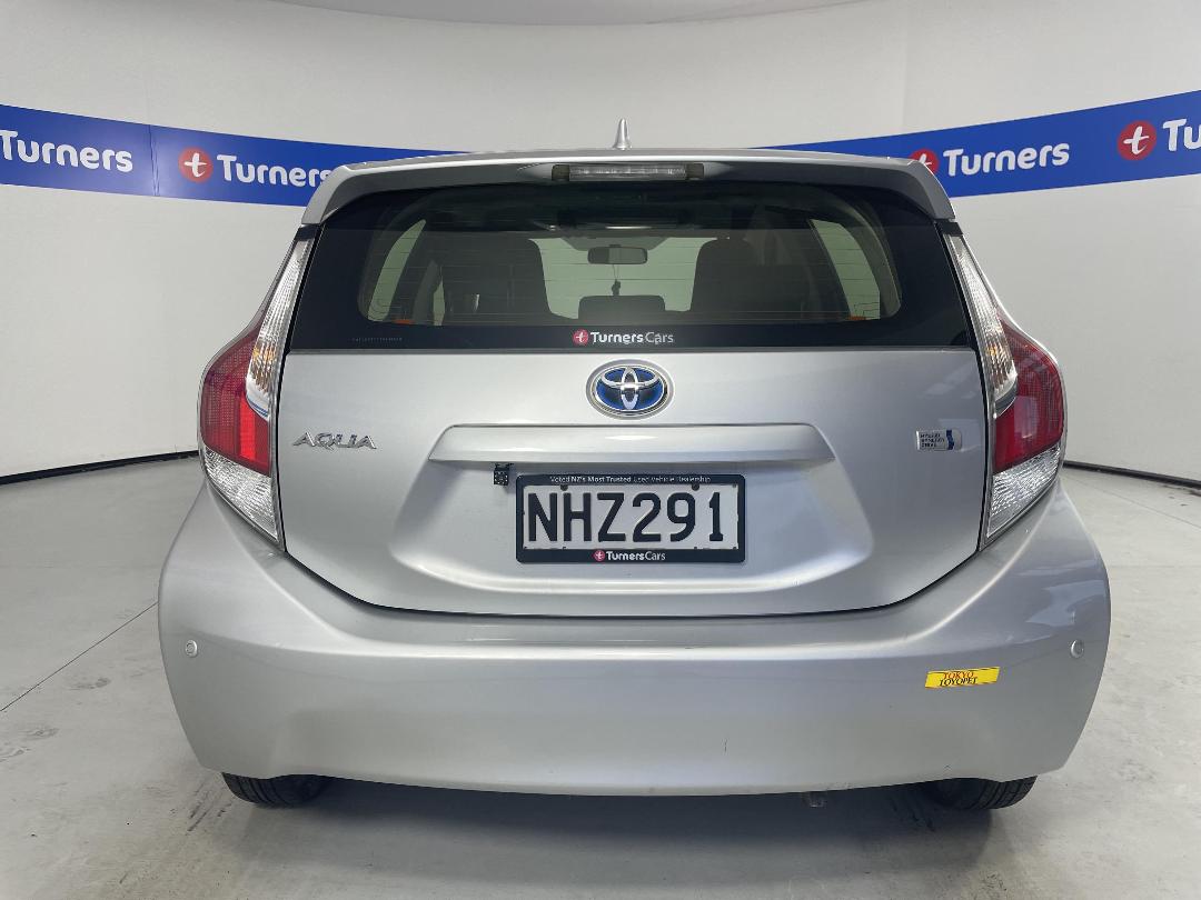 Photo '6' of Toyota Aqua Photo '6' of Toyota Aqua