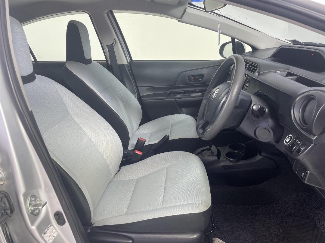 Photo '16' of Toyota Aqua Photo '16' of Toyota Aqua