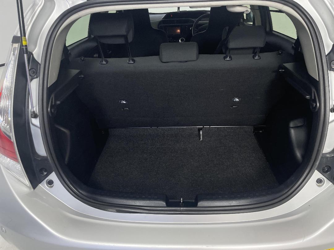 Photo '14' of Toyota Aqua Photo '14' of Toyota Aqua