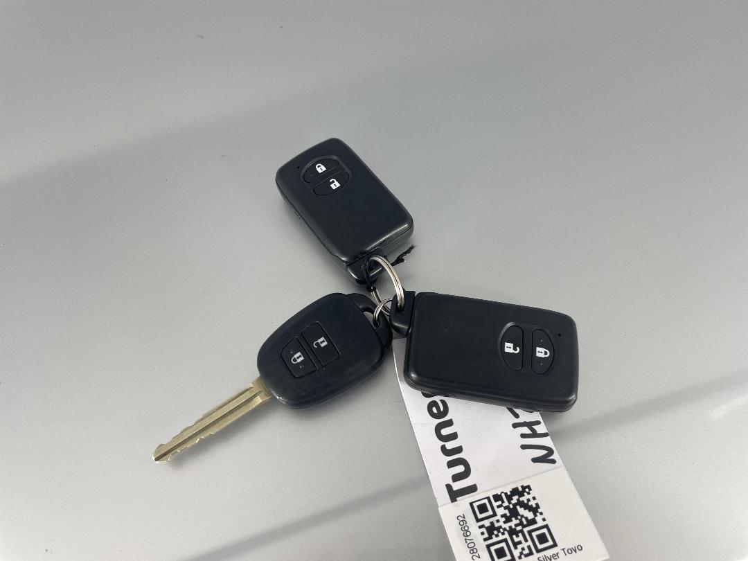 Photo '22' of Toyota Aqua Photo '22' of Toyota Aqua