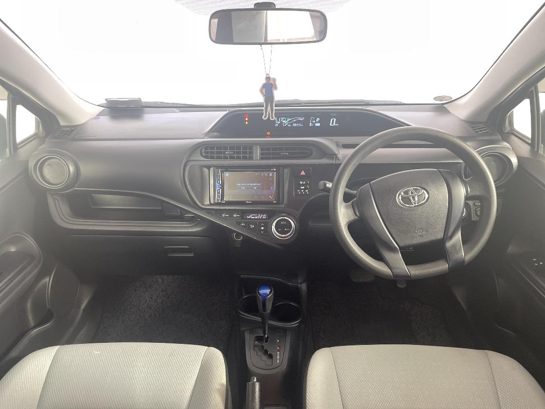 Photo '17' of Toyota Aqua Photo '17' of Toyota Aqua