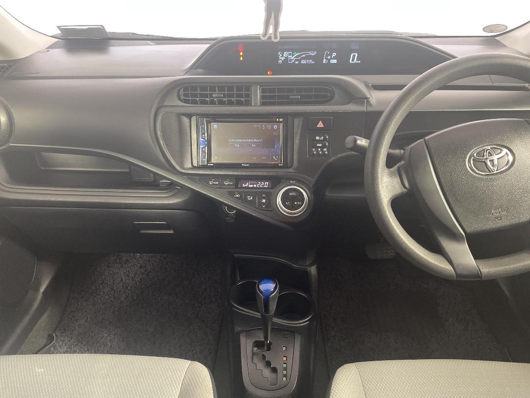 Photo '18' of Toyota Aqua Photo '18' of Toyota Aqua