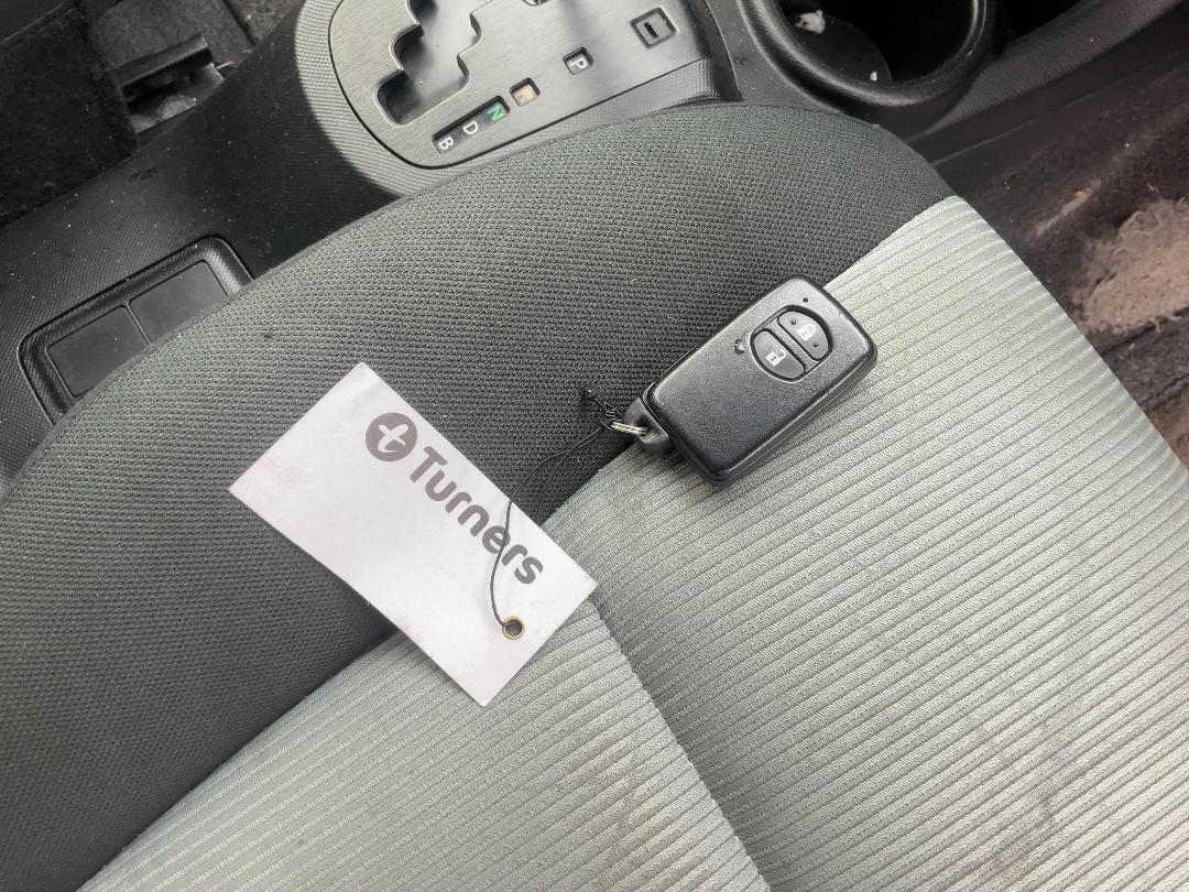 Photo '14' of Toyota Aqua