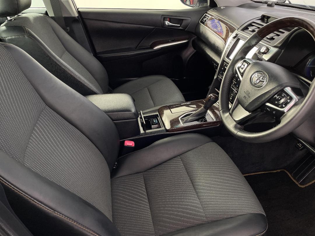 Photo '16' of Toyota Camry Photo '16' of Toyota Camry