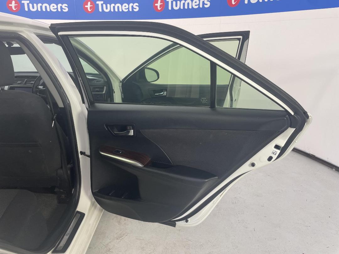 Photo '19' of Toyota Camry