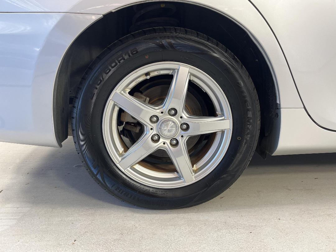 Photo '12' of Toyota Camry