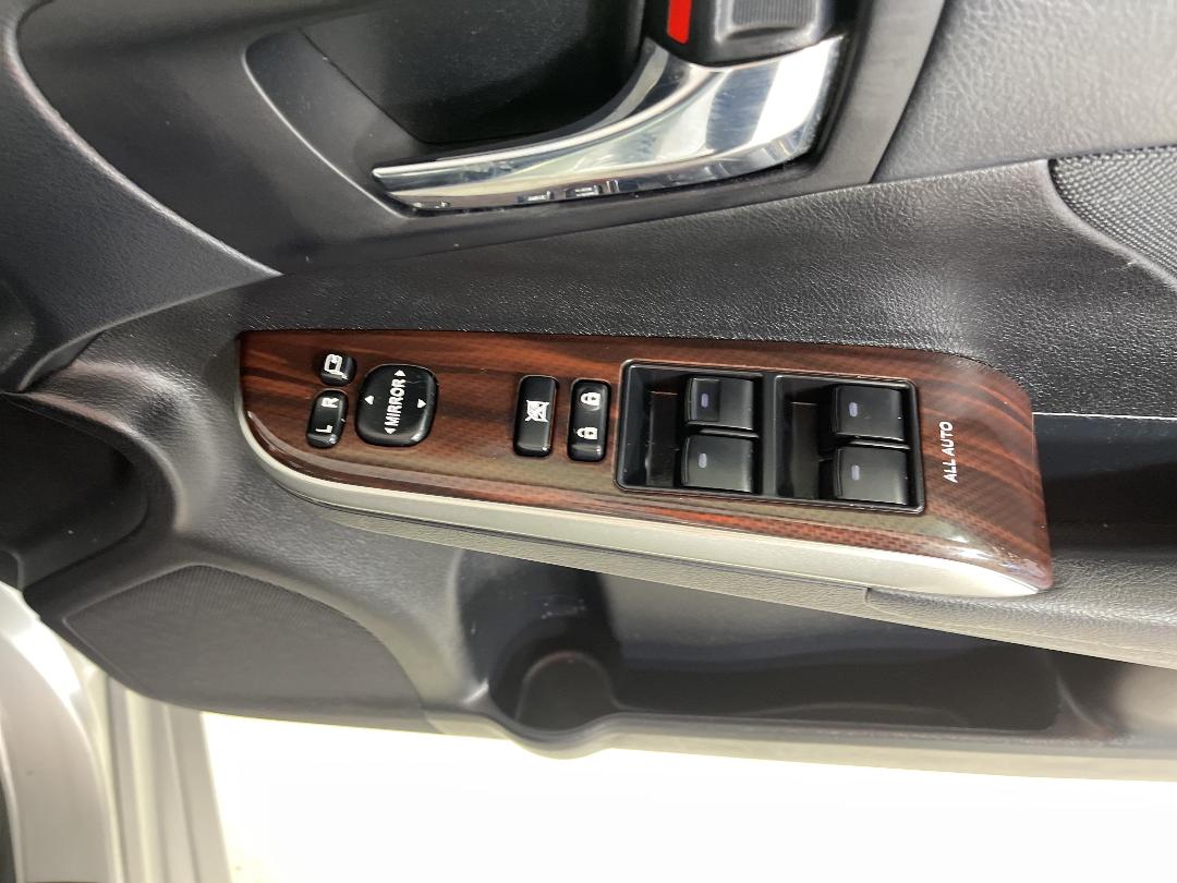 Photo '24' of Toyota Camry