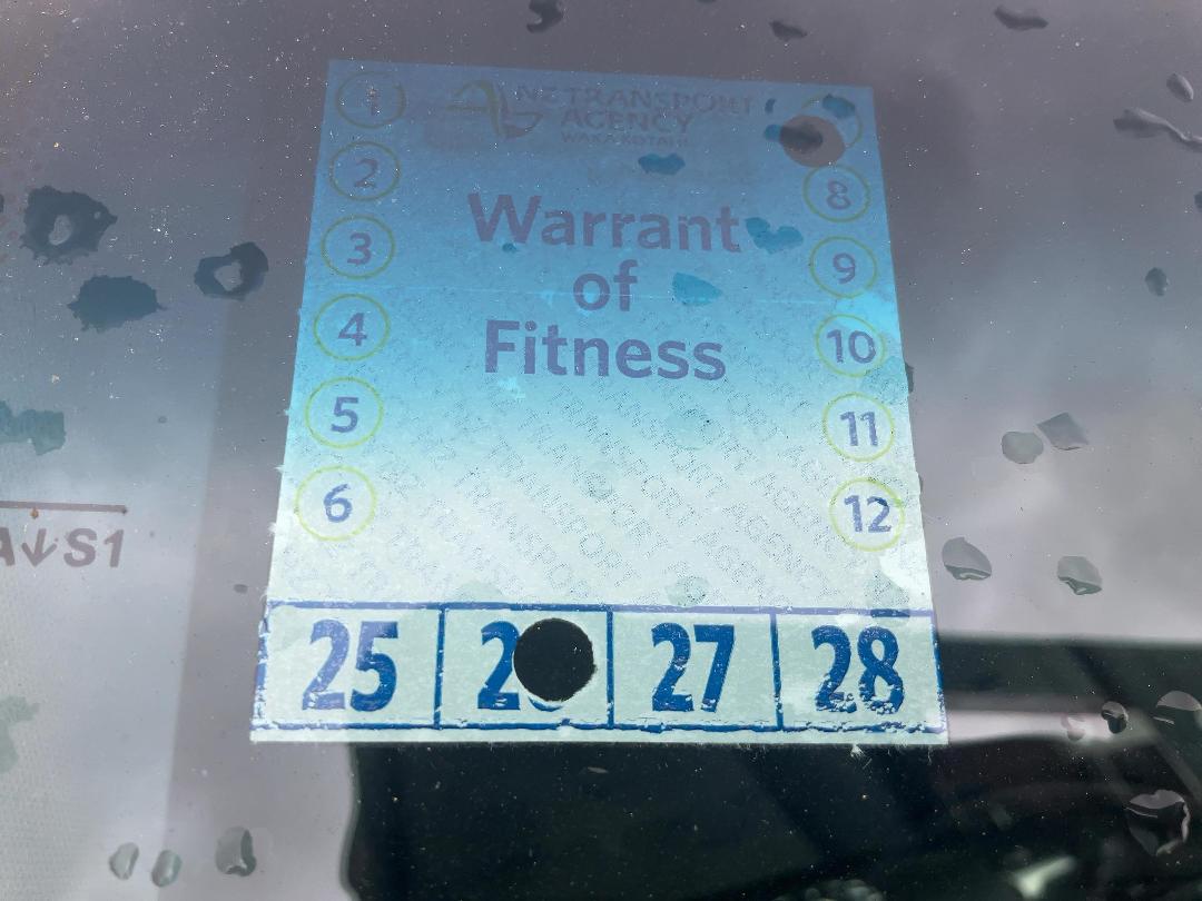 Photo '17' of Toyota Camry Hybrid Photo '17' of Toyota Camry Hybrid