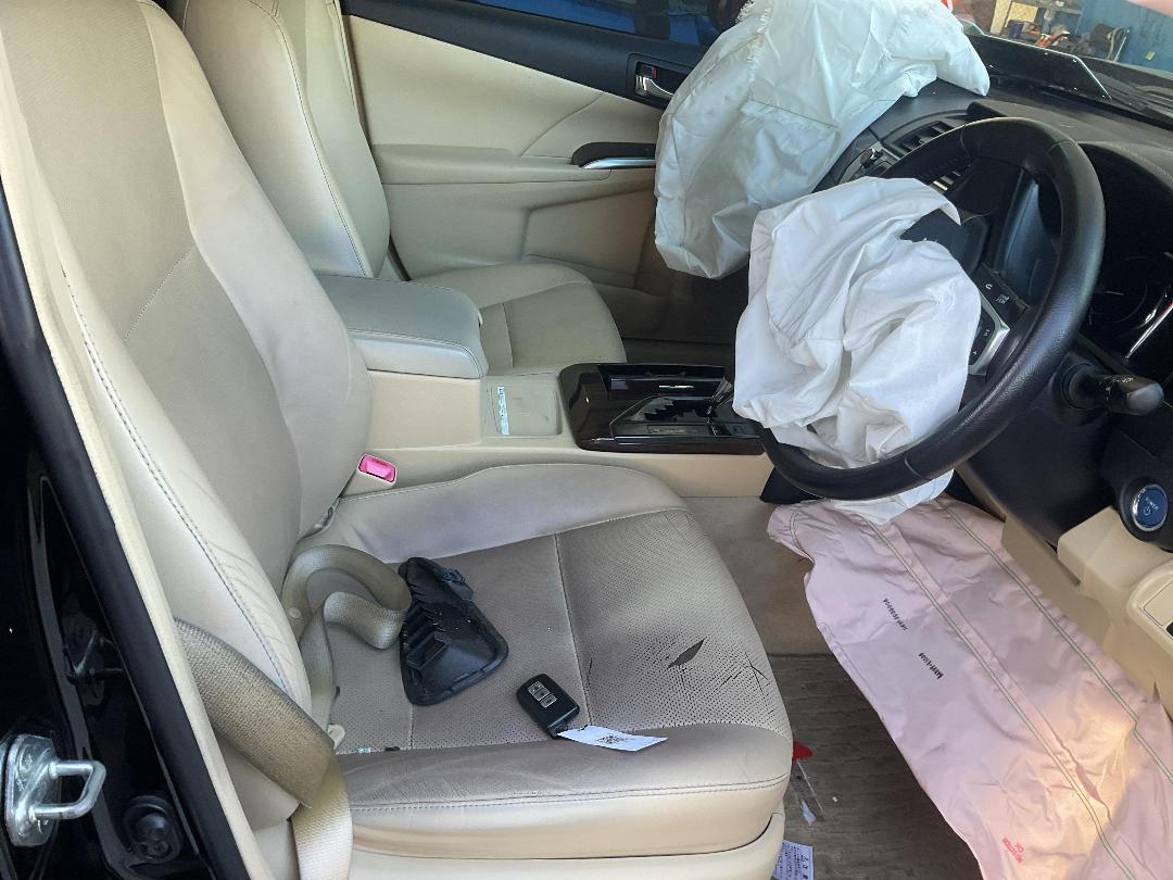 Photo '27' of Toyota Camry Hybrid