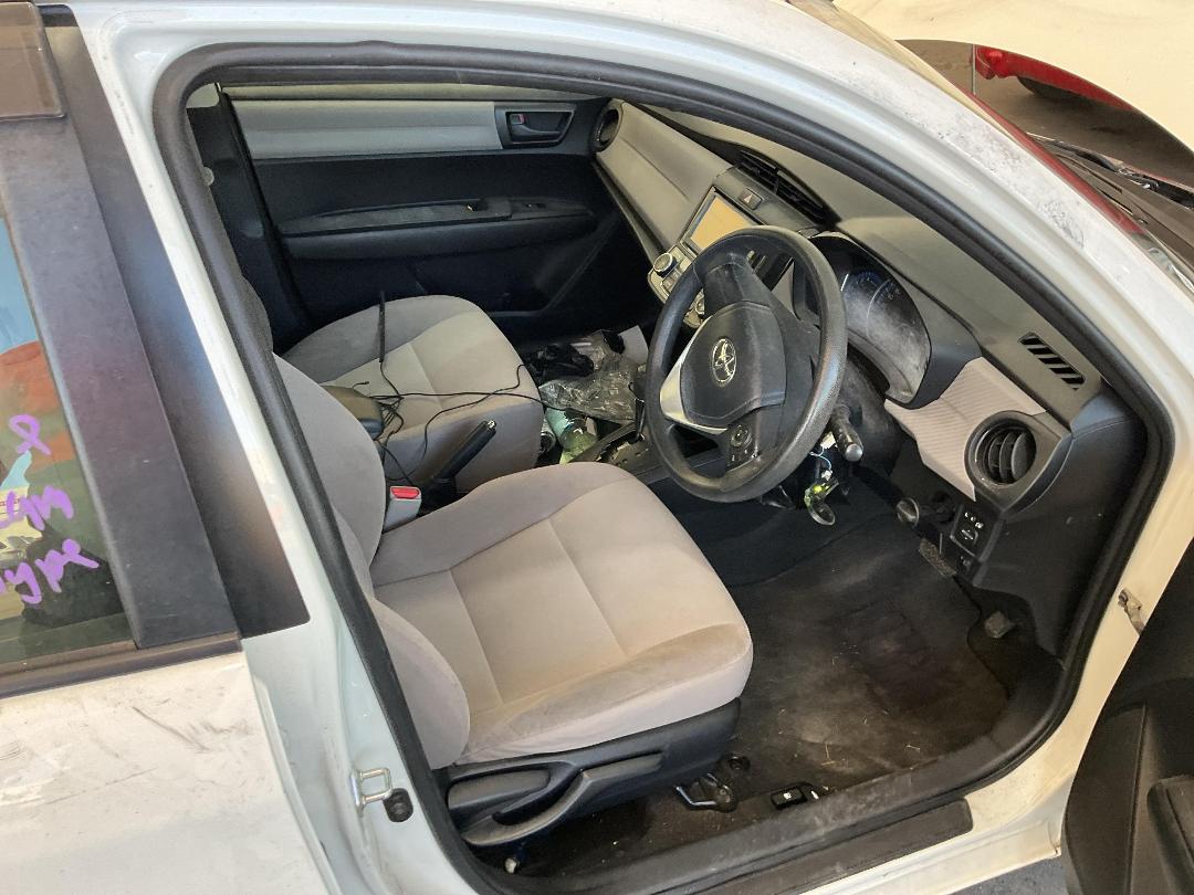 Photo '21' of Toyota Corolla Axio Hybrid