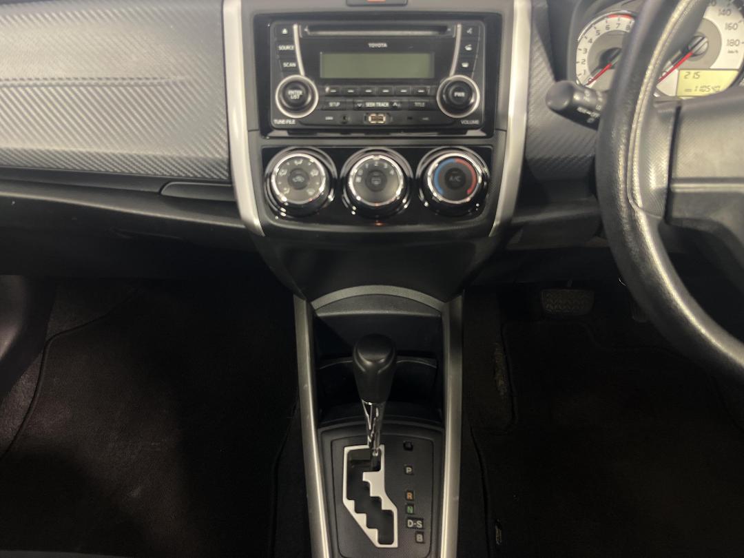 Photo '18' of Toyota Corolla