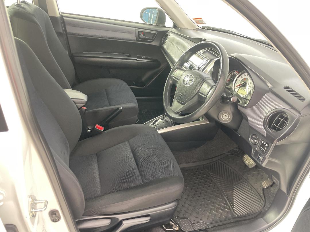 Photo '16' of Toyota Corolla Photo '16' of Toyota Corolla