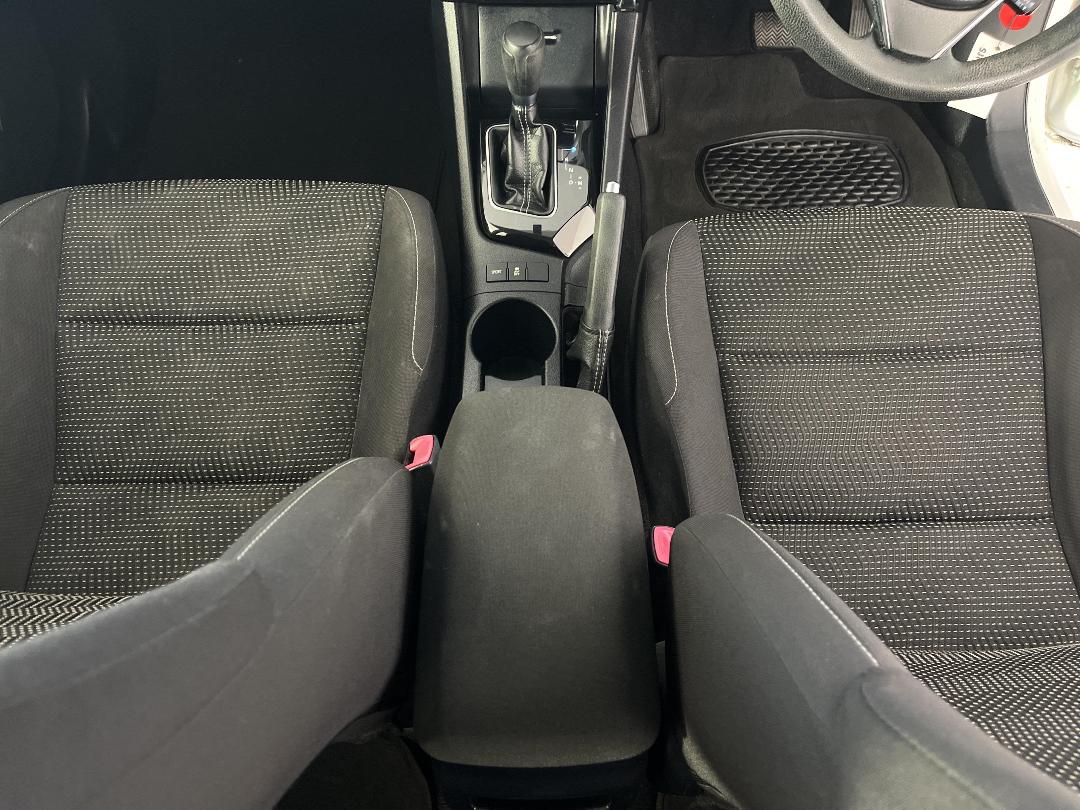 Photo '18' of Toyota Corolla