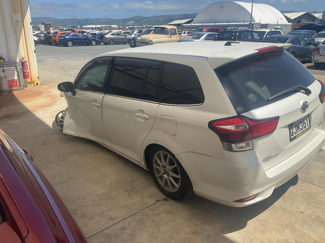 Photo '3' of Toyota Corolla Fielder Hybrid Photo '3' of Toyota Corolla Fielder Hybrid