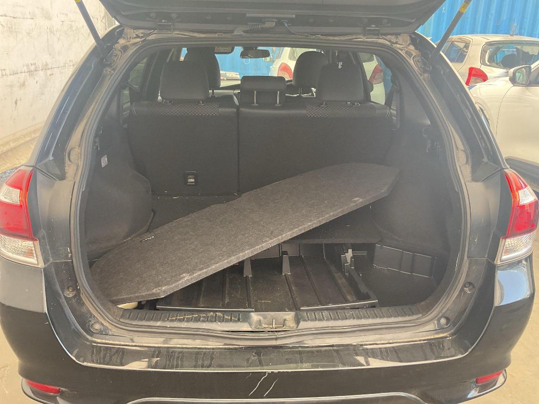 Photo '13' of Toyota Corolla Fielder Hybrid