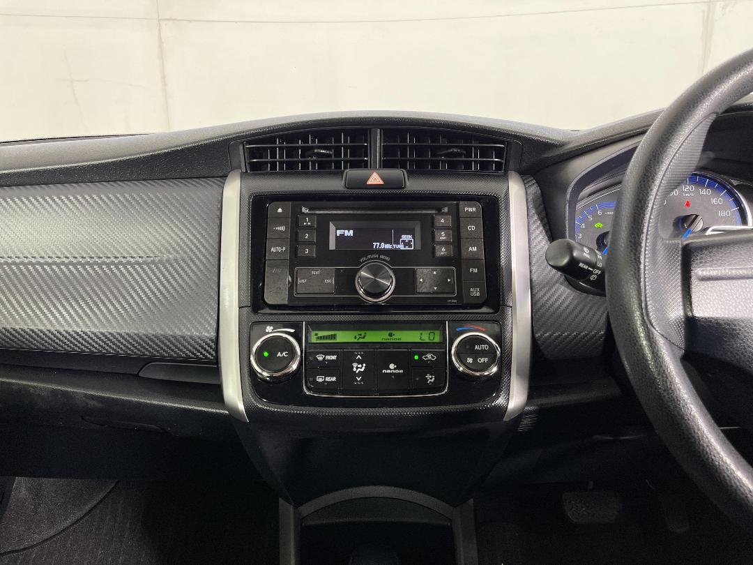 Photo '18' of Toyota Corolla